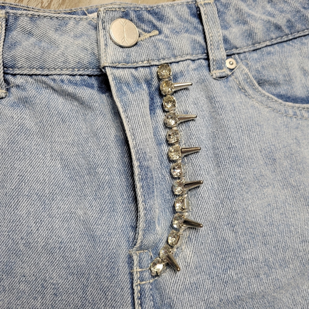 7/27 Banjara Distressed Ripped Cutoff Stretch Denim Rhinestone Shorts - Picture 4 of 7